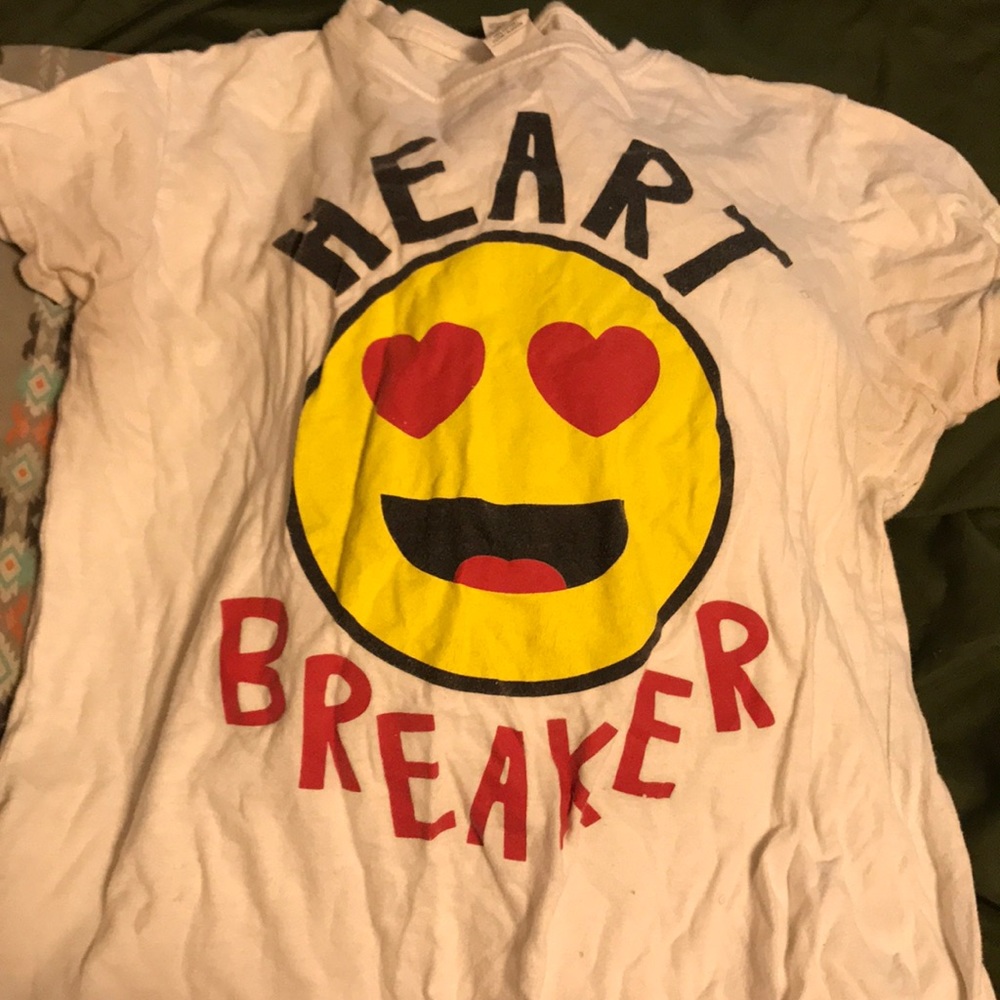 EMOJI HEARTBREAKER SHIRT